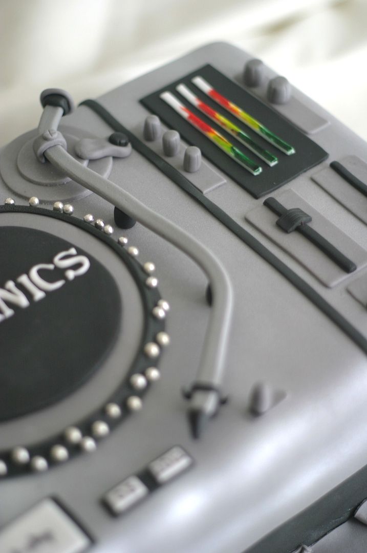 Dj Turntable Cake 