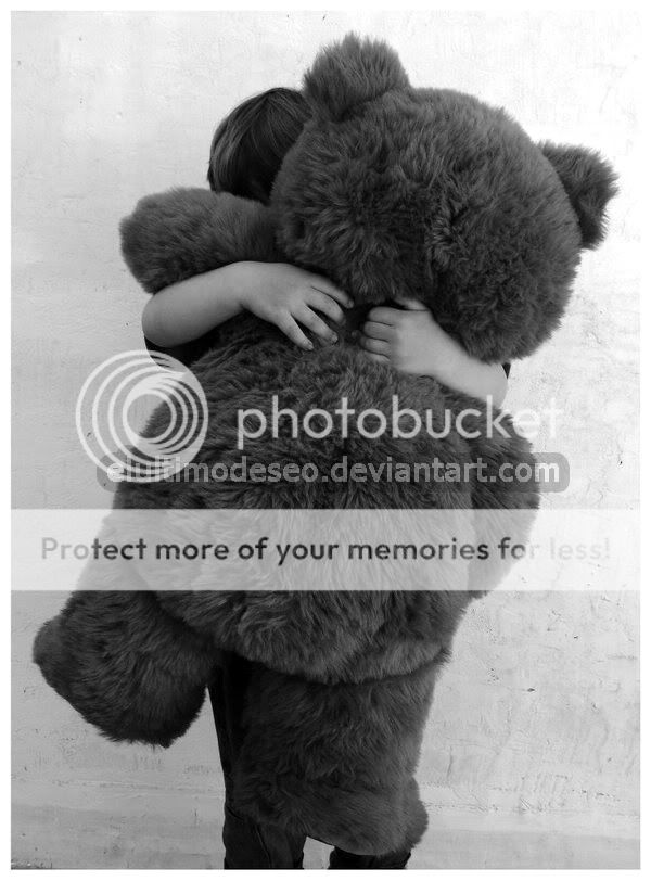 http://i750.photobucket.com/albums/xx146/fraunebel/Bear_Hug_by_elultimodeseo.jpg